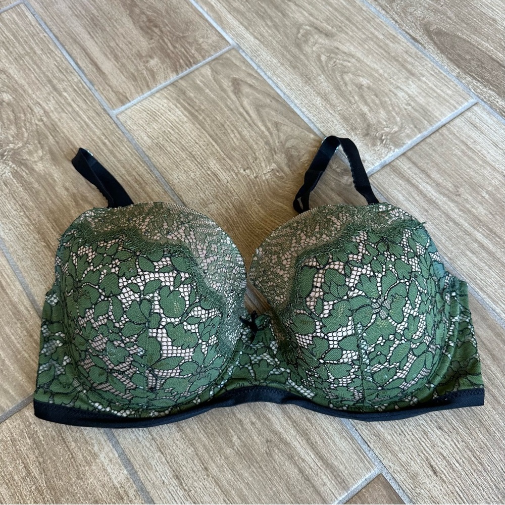 Victoria's Secret Green and Black Lace Bra